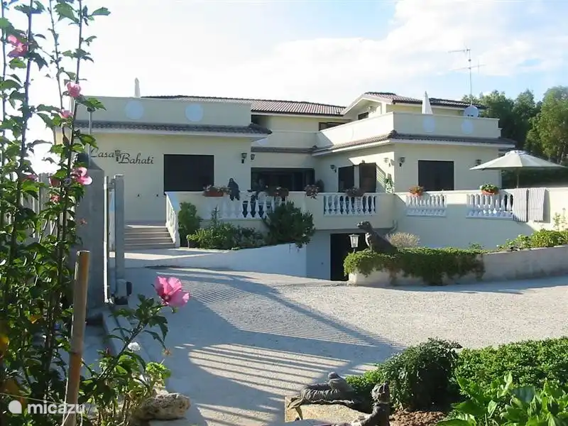 Die heitere Anblick Casa Bahati Eintrag.