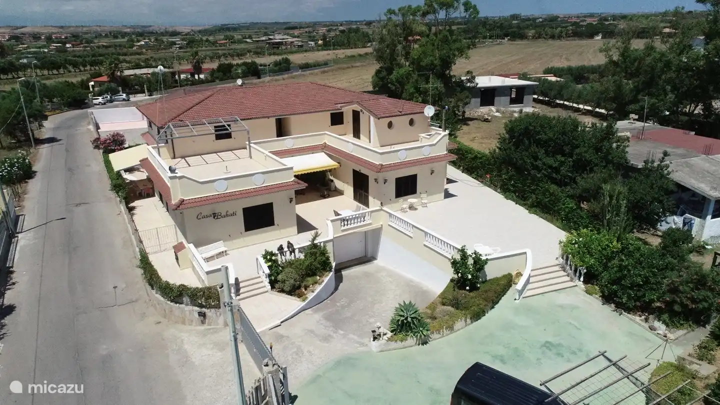 Überblick Casa Bahati vom Meer entfernt.