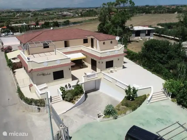 Location de Vacances Italie, Calabre, Capo Rizzuto, appartement - Casa Bahati Vue d'ensemble Casa Bahati de la mer.