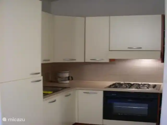 Location de Vacances Italie, Calabre, Capo Rizzuto, appartement - Casa Bahati Cuisine entièrement équipée avec four.