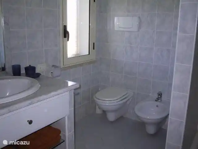 Location de Vacances Italie, Calabre, Capo Rizzuto, appartement - Casa Bahati Salle de bain à droite