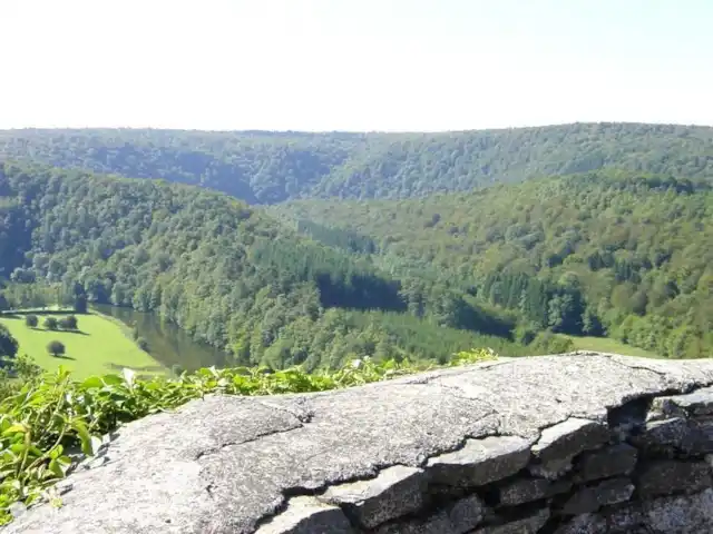 Panorama des technologies vertes | Belgique, Ardennes, Herbeumont - maison de vacances vue depuis la ruine (cette photo a été prise dans le village, pas depuis la maison)