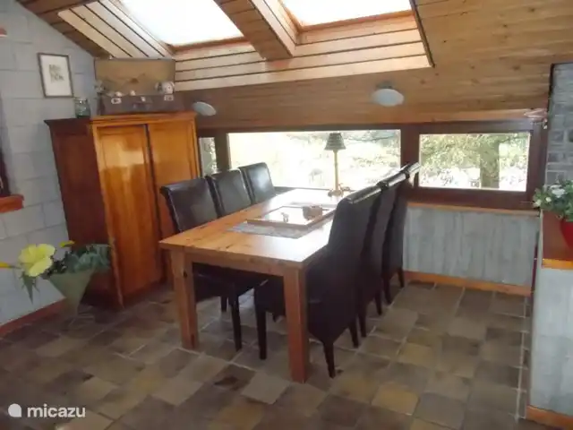 Panorama des technologies vertes | Belgique, Ardennes, Herbeumont - maison de vacances coin lecture et jeux au premier étage