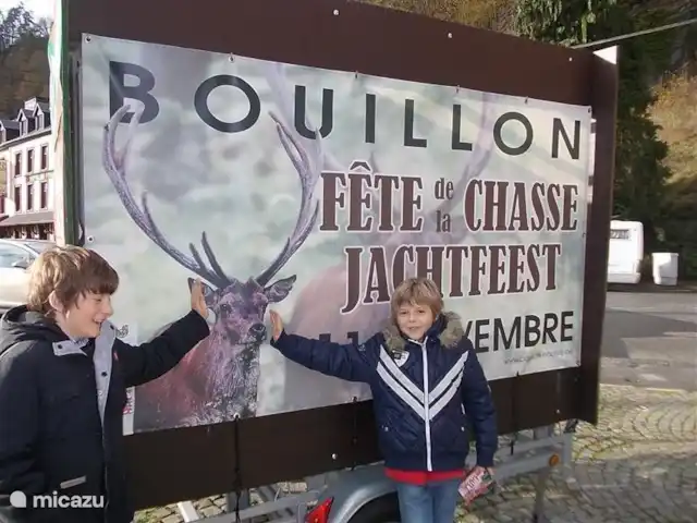 Panorama des technologies vertes | Belgique, Ardennes, Herbeumont - maison de vacances Marché de chasse de Bouillon (cette photo a été prise à Bouillon). Le marché des yachts a lieu chaque année le 11 novembre.