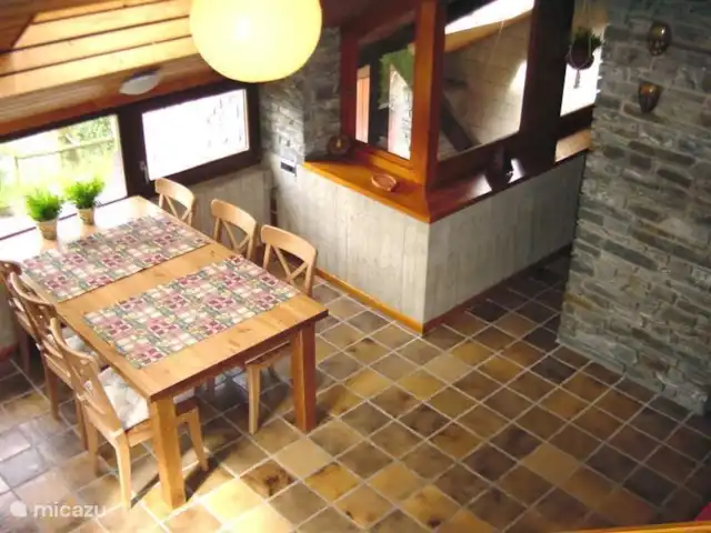 Panorama des technologies vertes | Belgique, Ardennes, Herbeumont - maison de vacances mezzanine - coin salon - coin jeux - zone Nintendo gamecube - seconde cuisine