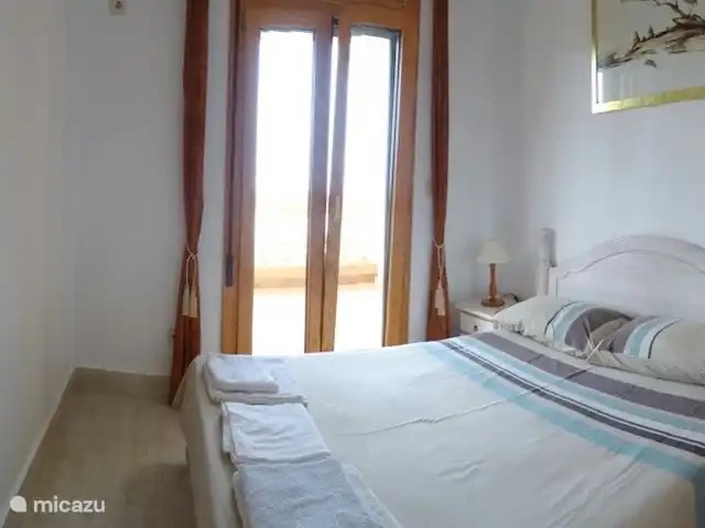 Playa Moncayo en España, Costa Blanca, Guardamar del Segura - apartamento dormitorio doble con armario empotrado y terraza de 27m2 con vistas al mar