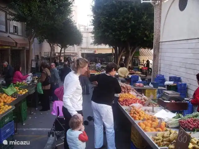 Playa Moncayo en España, Costa Blanca, Guardamar del Segura - apartamento mercado de guardamar todos los miercoles y domingos, todo lo que tu corazon desea y sobre todo los precios hasta un 30% mas baratos que en holanda