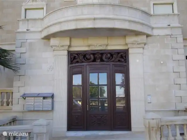 Playa Moncayo en España, Costa Blanca, Guardamar del Segura - apartamento la entrada principal de nuestro edificio de apartamentos, calle alemania 49, 3140 guardamar del segura