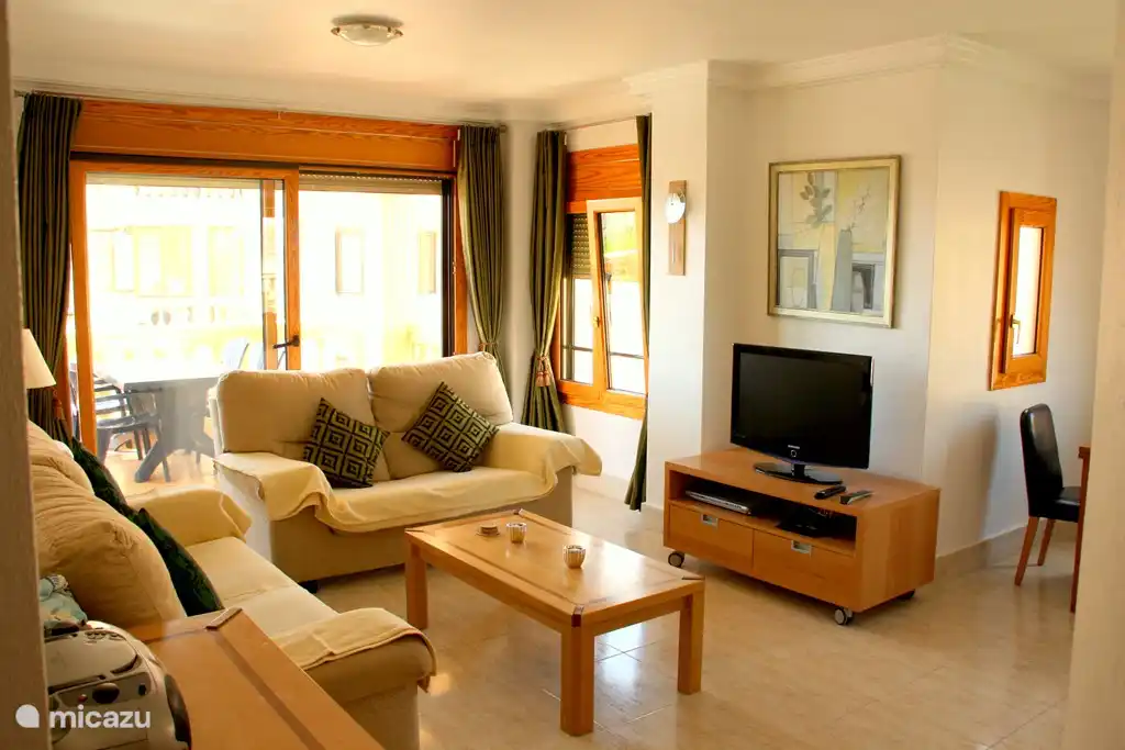 salón con terraza de 12m2