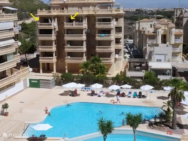 Playa Moncayo en España, Costa Blanca, Guardamar del Segura - apartamento flecha izquierda terraza del salón, flecha derecha terraza de la cocina