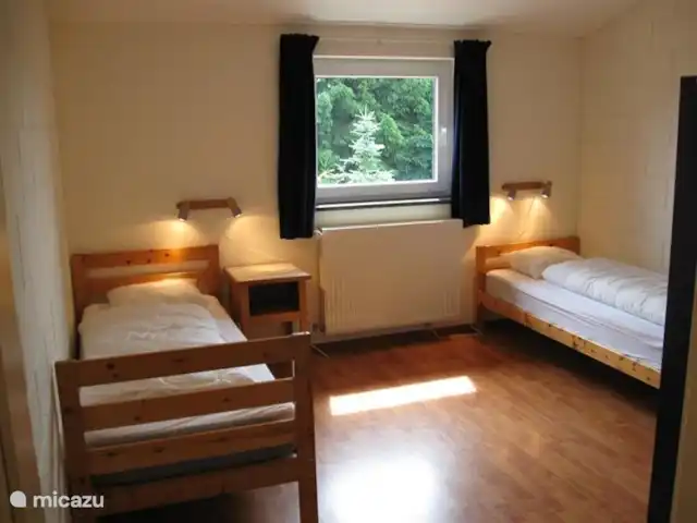 Snowview Lodge | Belgique, Ardennes, Medendorf - manoir / château Chambres spacieuses, avec lavabo avec eau chaude et froide.