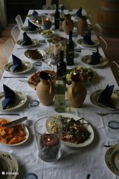 comida italiana. una o dos veces por semana si quieres puedes unirte a nosotros.