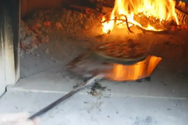 pizza fresca, una vez a la semana se enciende el horno de pizza.