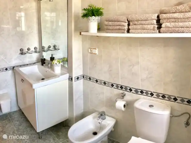 Maison de rêve en Espagne | Espagne, Costa Blanca, Orihuela Costa - maison de vacances La salle de bain au premier étage