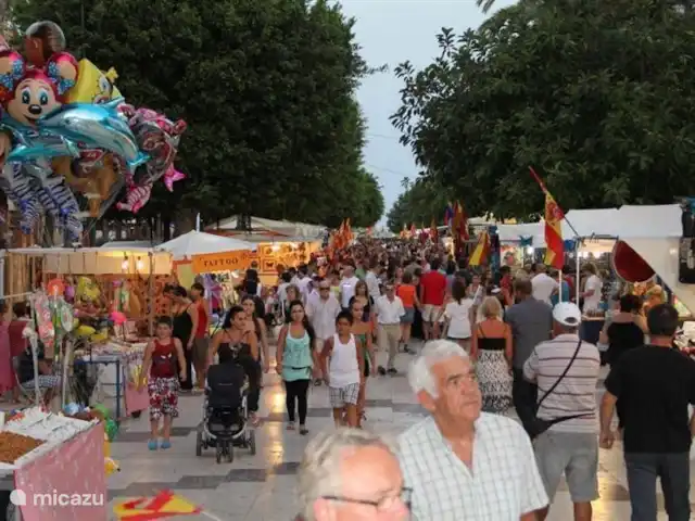 Maison de rêve en Espagne | Espagne, Costa Blanca, Orihuela Costa - maison de vacances Torrevieja, le marché nocturne du boulevard