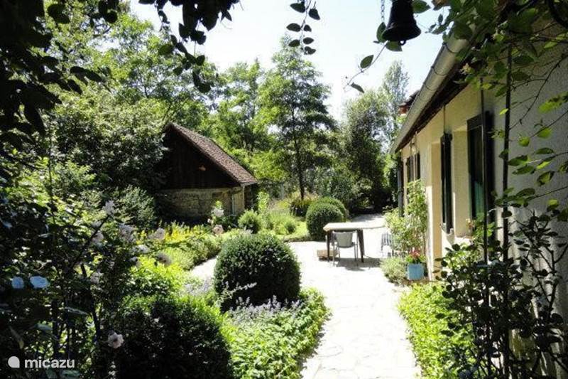 Vacation rental France, Dordogne, Lung Holiday house Les Acacias