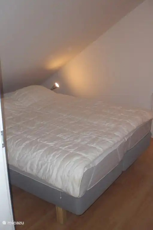 Schlafzimmer mit 2 x Boxspringbett