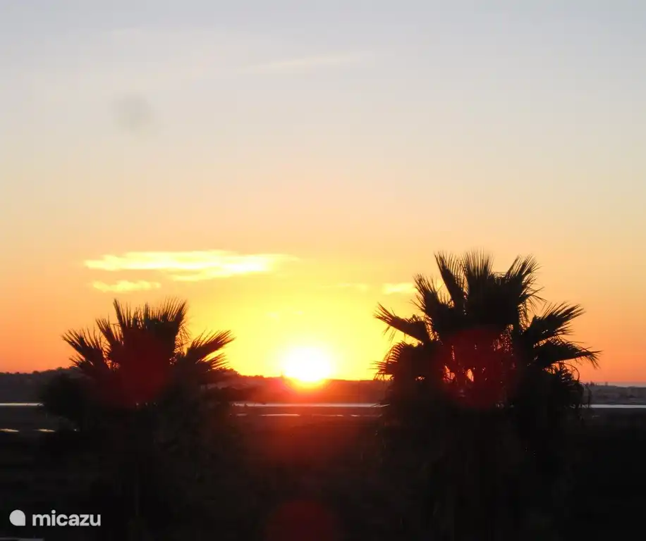 lever du soleil, parfait pour le yoga de salutation au soleil.