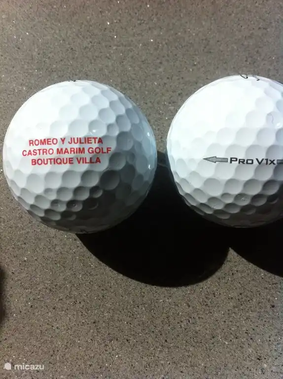 Le parcours de golf Castro Marim de e45 offre un excellent rapport qualité-prix et offre une merveilleuse expérience de golf en pleine nature. Les parcours voisins : Quinta do Vale à partir de 50 e, sont très exigeants, design Ballosteros. Quinta da Ria de e80 offre de superbes paysages de plage. Monte Rei de e130 est le sommet du Portugal, design Nicklaus.