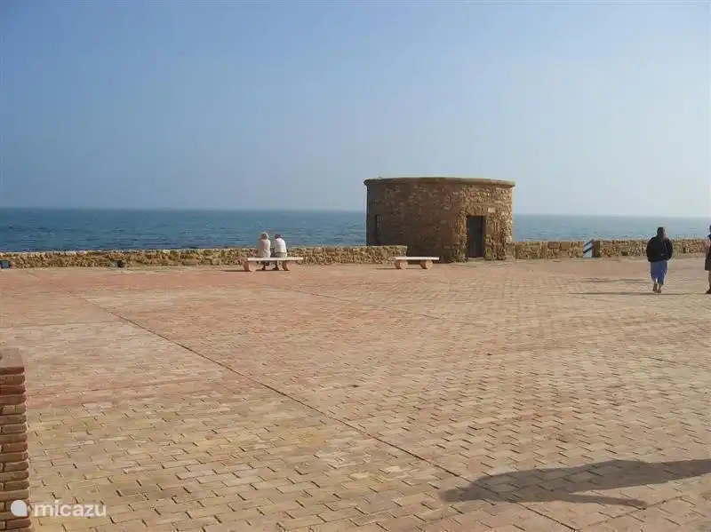 Mer et partie du boulevard au 5