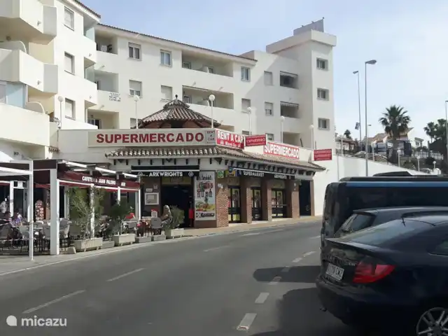 Lekker naar Spanje huren in Spanje, Costa del Sol, Benalmádena - appartement Een Spaanse supermarkt op 150 meter bij u om de hoek is gemakkelijk, vooral omdat deze 365 dagen per jaar open is, een geweldig restaurant met terrassen Lucena 2 en een pizzeria Pompei
kortom genoeg gezelligheid.