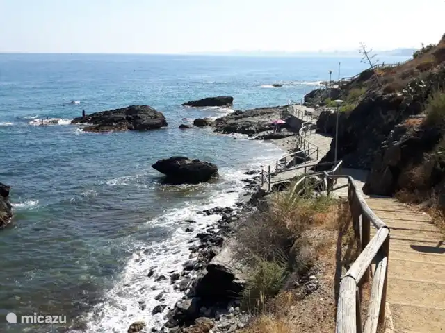 Lekker naar Spanje huren in Spanje, Costa del Sol, Benalmádena - appartement Het wandelpad aan de voorzijde van uw appartement.