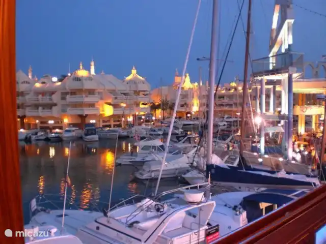 Lekker naar Spanje huren in Spanje, Costa del Sol, Benalmádena - appartement De jachthaven Puerto Marina in Benalmádena heeft enkele jaren geleden een prijs gewonnen als mooiste jachthaven van Europa. Op 15 auto-minuten afstand van uw appartement, of u neemt de bus,de halte is op loopafstand.   Afstand 5 KM