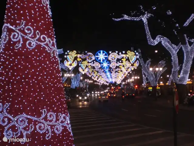 Lekker naar Spanje huren in Spanje, Costa del Sol, Benalmádena - appartement Ook Kerstmis en Nieuwjaar is  geweldig aan de Costa del Sol. Deze foto is genomen in Malaga.waar u met het treintje in een half uur bent, het station om op te stappen is dichtbij uw appartement De treinticket is heel goedkoop.
Afstand 20 KM