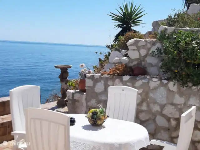 Lekker naar Spanje huren in Spanje, Costa del Sol, Benalmádena - appartement Genieten op het zonovergoten terras, met elektrisch zonnescherm voor als u schaduw verkiest  en als u van de zee houdt, bent u er wel erg dicht bij. U hoort alleen het geluid van de zee.