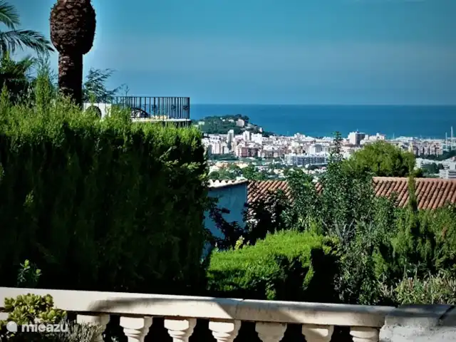 Villa Dénia | Espagne, Costa Blanca, Dénia - maison de vacances Depuis la terrasse. Vista al Mar. 
Vue sur Denia, le château, le port et la mer Méditerranée.