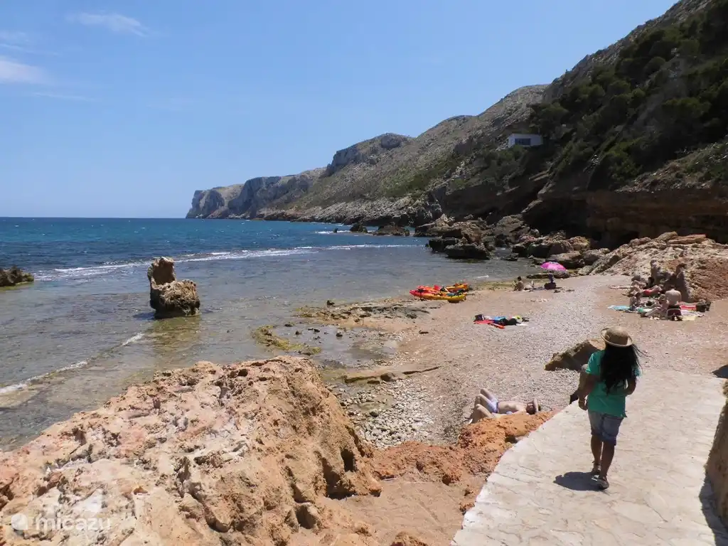 dit is ook Les Rotes , helder strand waar je je de hele dag kunt zijn, geen lawaai, lekker rust