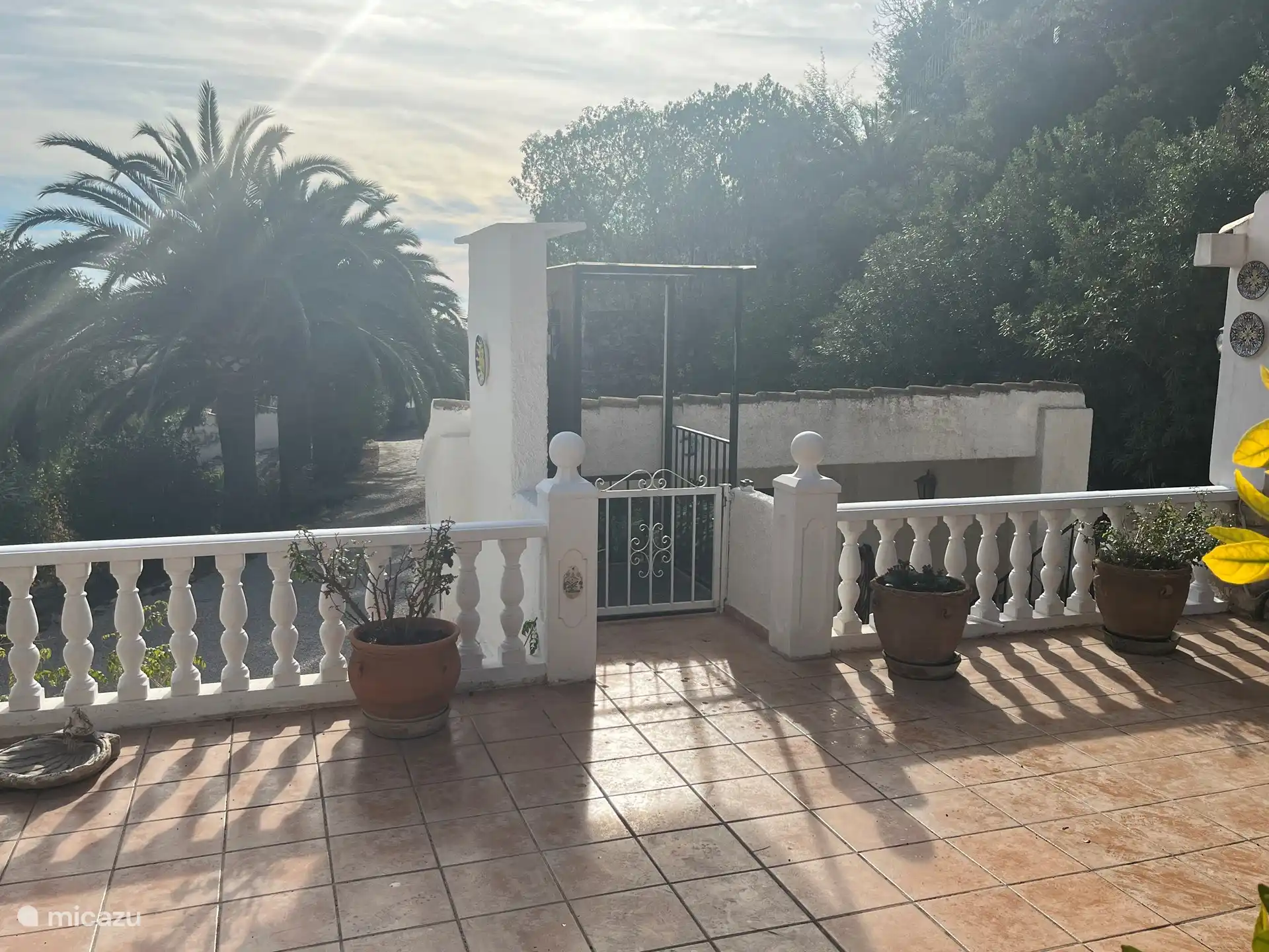 Aufzug vom Parkplatz zur unteren Terrasse 