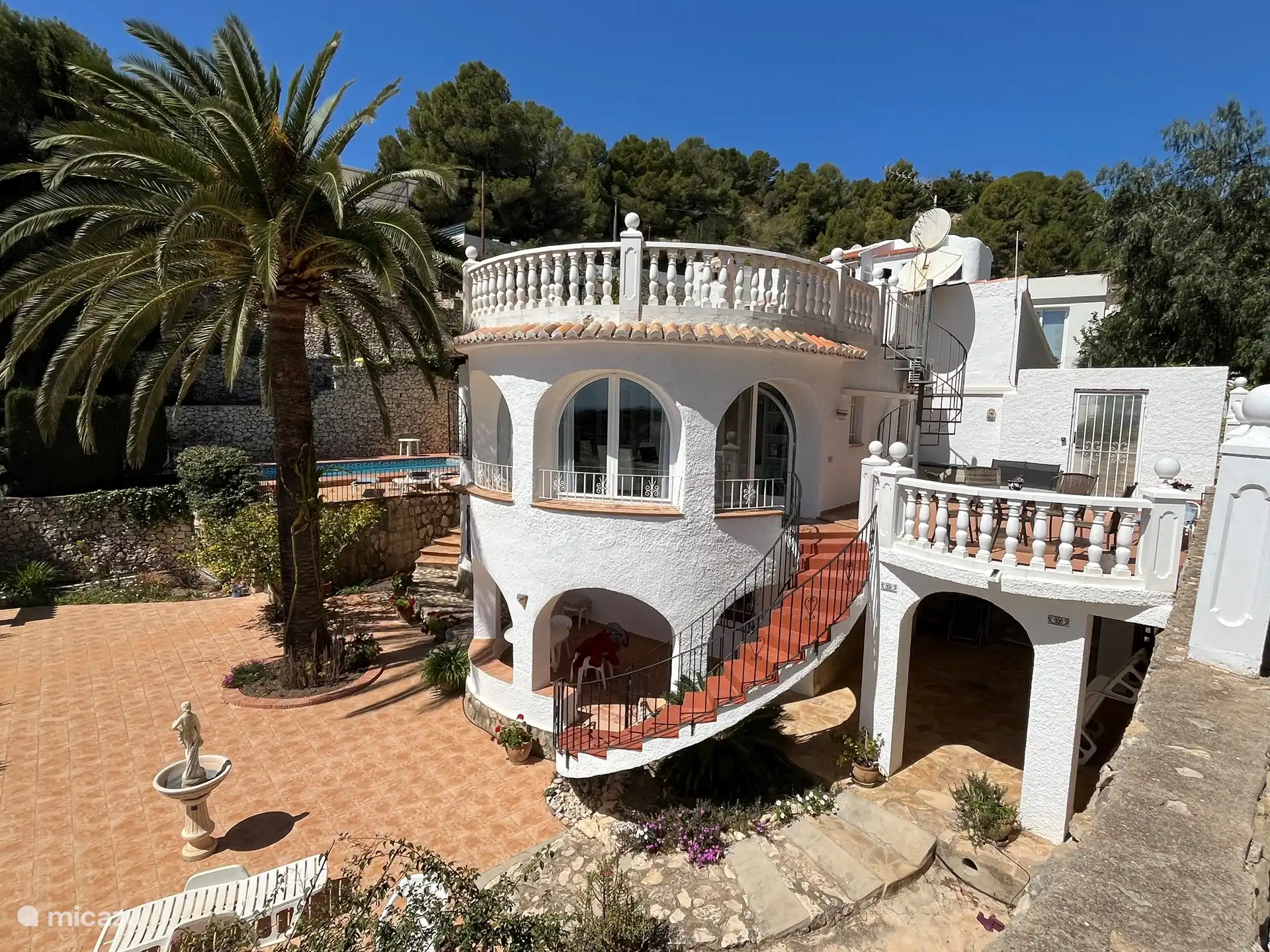 Terrasse an der Vorderseite (Süden)