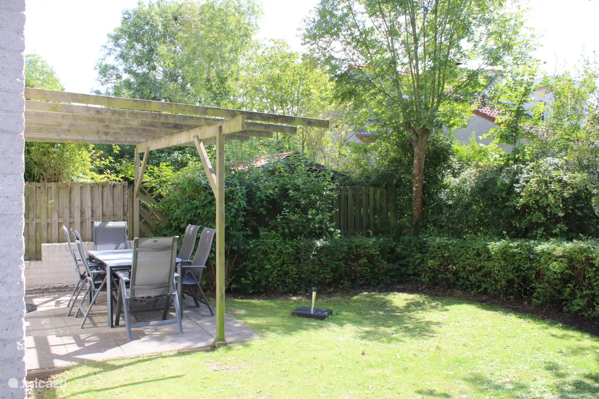 Pergola en tuin