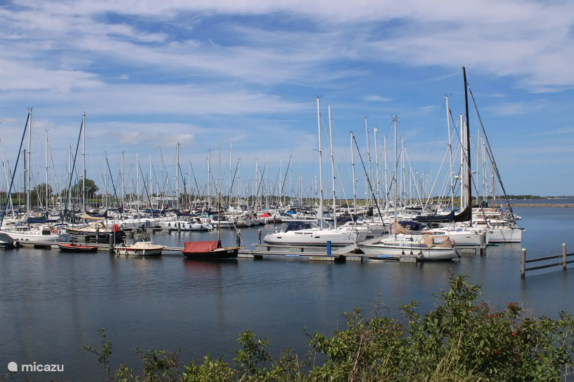 Haven van Den Osse naast het strandje