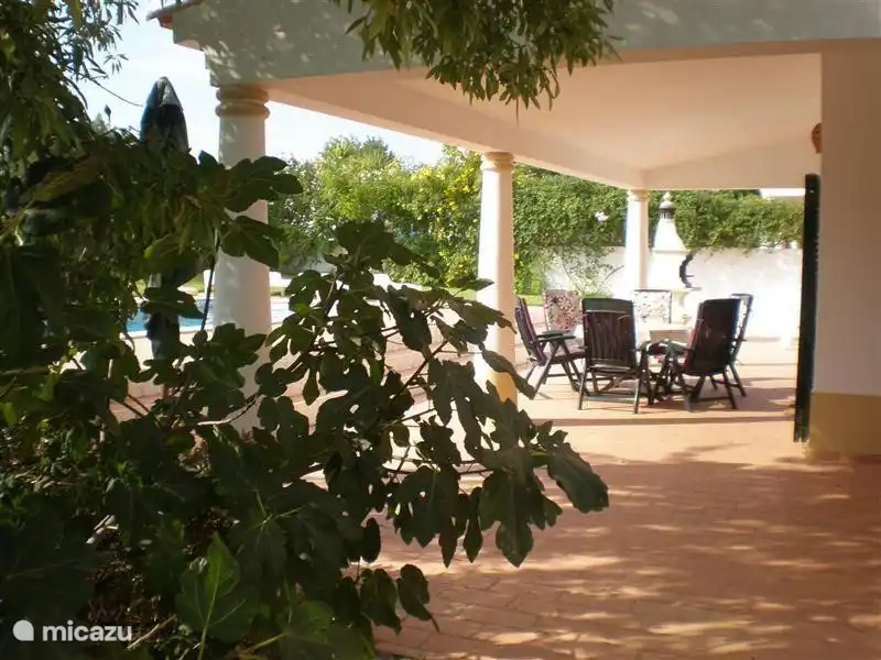 Überdachte Terrasse