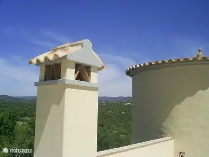 1 der typisch portugiesischen Schornsteine