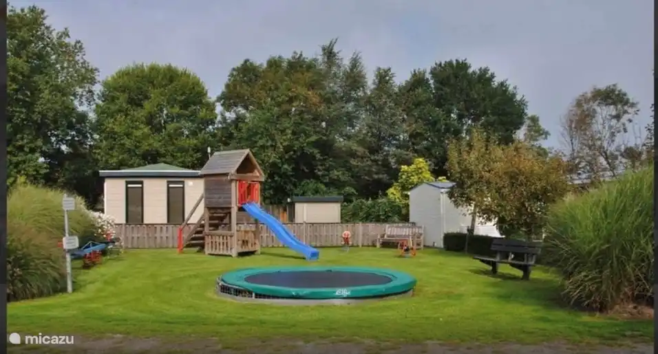 Spielplatz in Sichtweite des Chalets.