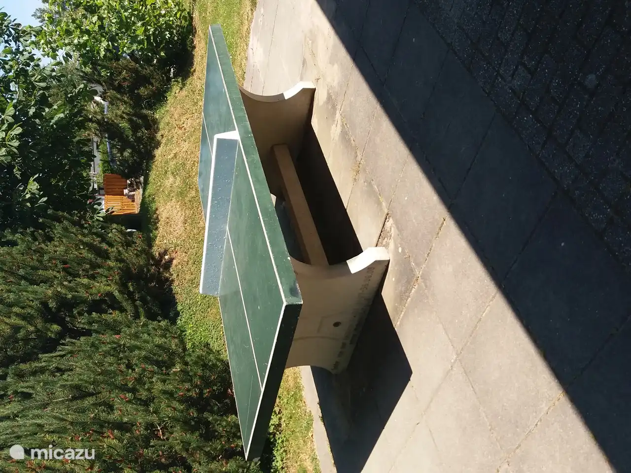 Tischtennisplatte im Freizeitbereich