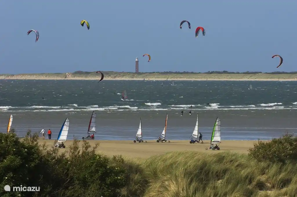 Auf dem Brouwersdam (10 Min. mit dem Auto) können Sie verschiedene Surfsportarten ausüben.
