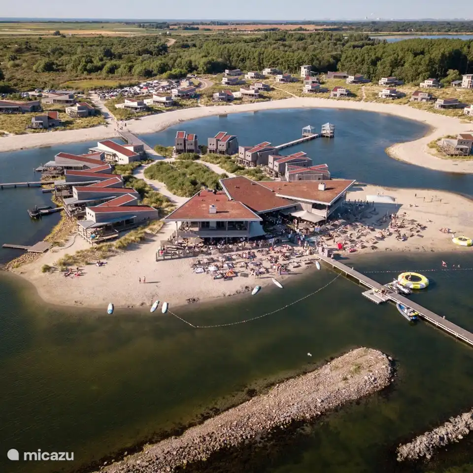 Brasserie Sieben, 10 km entfernt, am Grevelingenmeer. Guter Ort für einen Kaffee.