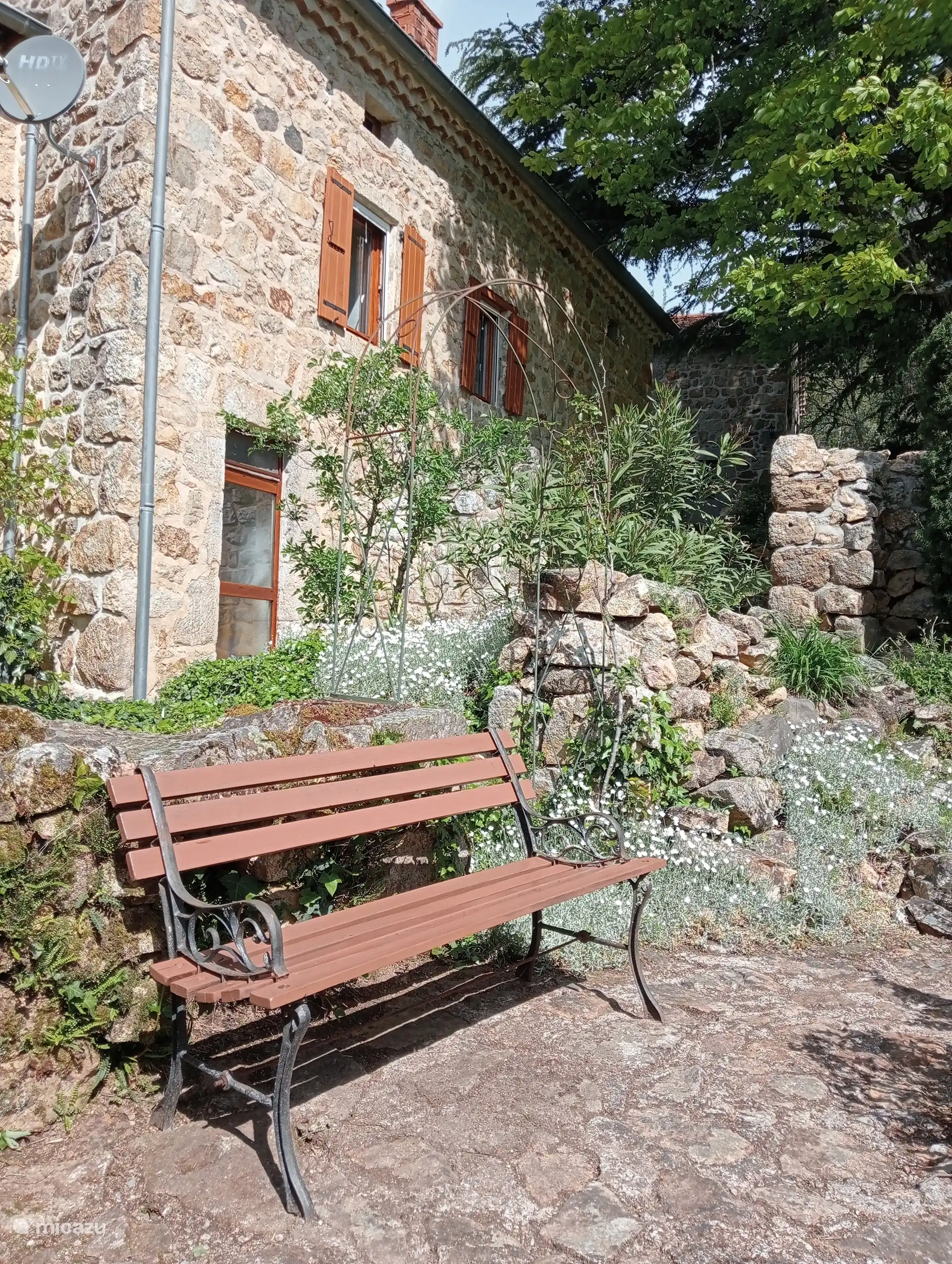 Le jardin de rocaille en face de la Vigne