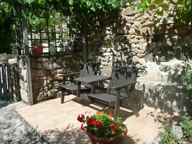 coin salon sur la terrasse inférieure.