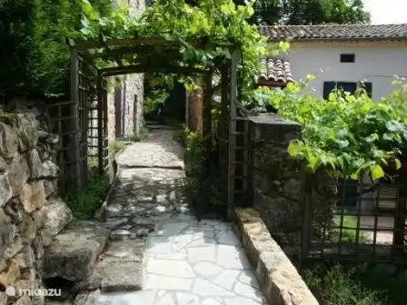 Sentier pédestre à l'arrière de La Vigne.