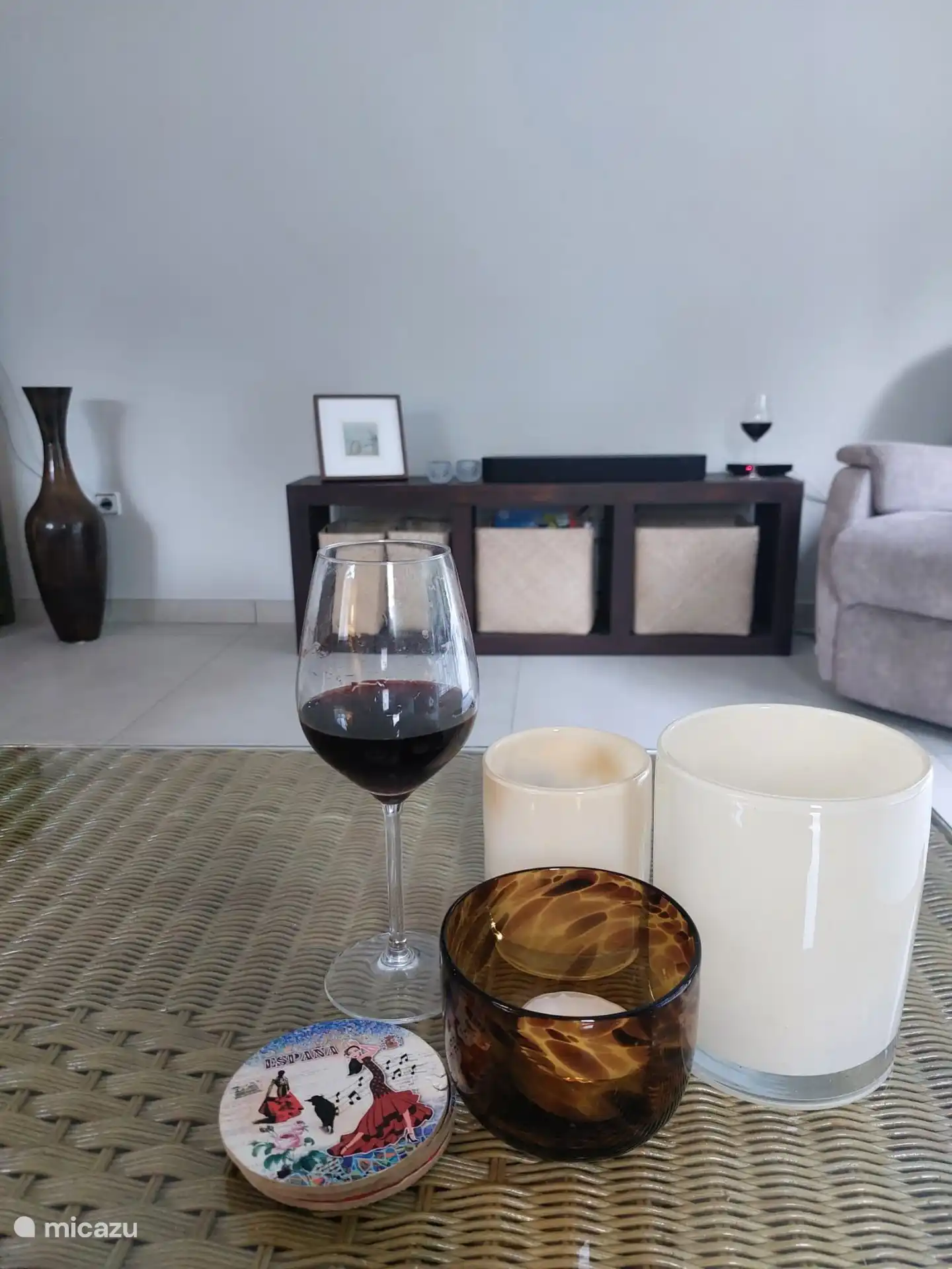 Sonos soundbar voor tv en muziekstreaming. 50” Mini-LED Smart TV met Google TV en AirPlay wordt 18 april geplaatst (nu onderweg vanuit Nederland). Canal+ satellietzenders.