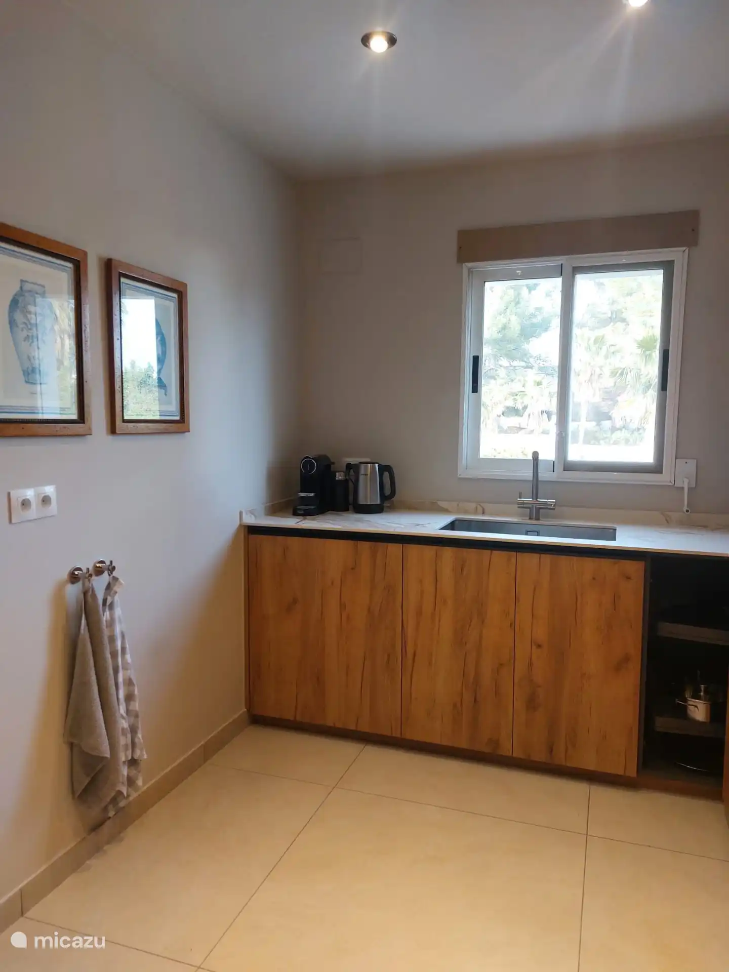 Nieuwe Bosch vaatwasser, kraan met filter voor drinkwater, nespresso apparaat met melkopschuimer & waterkoker