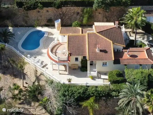 Villa D'Alfaz huren in Spanje, Costa Blanca, Alfáz del Pi - villa Villa op vrijstaand perceel met zoutwater zwembad & buitendouche. Voordeel van zoutwaterzwembad is de natuurlijke manier van desinfecteren, goed voor je gezondheid en het milieu.