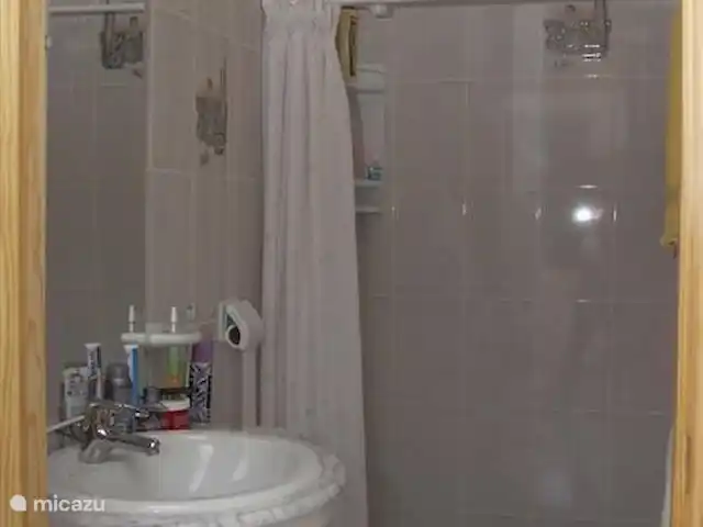 Villa D'Alfaz huren in Spanje, Costa Blanca, Alfáz del Pi - villa Badkamer bij slaapkamer oker, met douche, toilet en electr.straal verwarming
