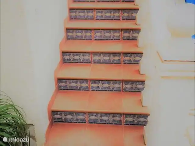 Villa D'Alfaz huren in Spanje, Costa Blanca, Alfáz del Pi - villa Trap naar dakterras van de pergola