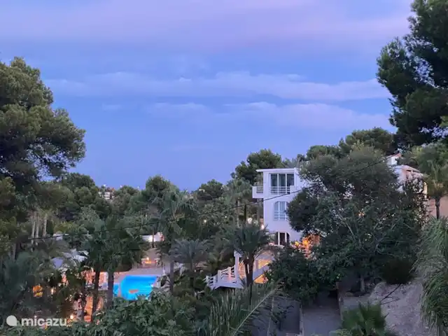 Villa D'Alfaz huren in Spanje, Costa Blanca, Alfáz del Pi - villa Vergezicht strand Alfaz-Albir vanaf het dakterras.